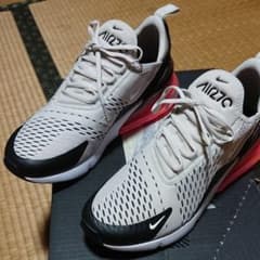 NIKE AIR MAX 270のサムネイル