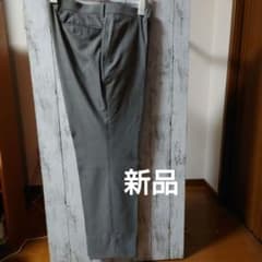 ライトグレーのスラックス（新品）のサムネイル