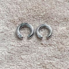 Set of two ear cuffs, stackable on one ear, simple and elegant design, brand new, silver color