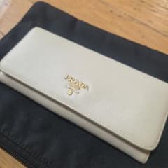 PRADA 長財布 サフィアーノレザー ホワイトのサムネイル