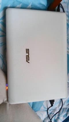 Asus ミニノートパソコンのサムネイル
