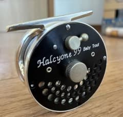 【値下げ‼️】　キラク　Halcyone 99 Baby Trout フライリールのサムネイル