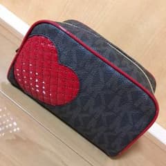 【新品未使用】マイケルコース  限定ハートポーチのサムネイル