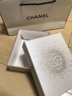 値下げ☆CHANELシャネル  ギフトボックスのサムネイル