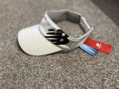 NEW BALANCE サンバイザー【新品／未使用】のサムネイル