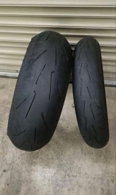 ピレリ　ロッソクアトロコルサ　120/70ZR17 200/55ZR17 ピレリ ロッソクアトロコルサ 120/70ZR17 200/55ZR17 - メルカリ