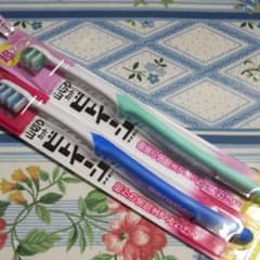 歯ブラシ色々のサムネイル