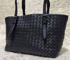 最終価格⭐︎極美品⭐︎  ボッテガヴェネタ　トートバッグ　ブラックレザーのサムネイル