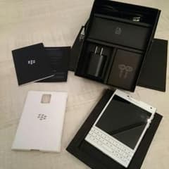Blackberry  Passport RGY-181 LW 純正ケース付きのサムネイル