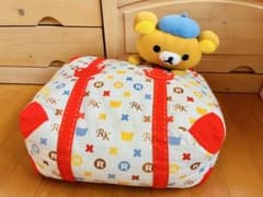リラックマ 1番くじ ボンジュールリラックマ マスコット付きトランククッションのサムネイル