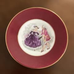 GLORIA FINE PORCELAIN赤い皿 装飾的な人物画のサムネイル