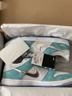 NIKE SB ダンク　ロー　Aprilコラボのサムネイル