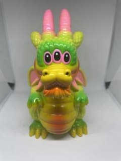 アートジャンキー　ソフビ　カームドラゴン　三眼龍神のサムネイル