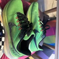 NIKEランニングシューズ黄緑24.5センチのサムネイル