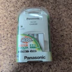 パナソニック　単４充電池付き　充電器　Panasonic EVOLTA　海外対応のサムネイル