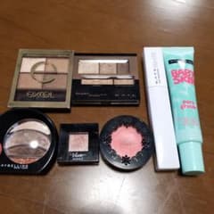 【aykさん】化粧品　まとめ売りのサムネイル