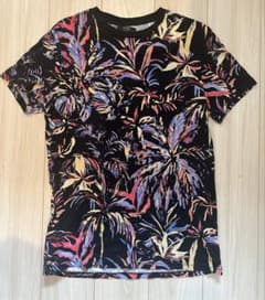 Bershka ボタニカル柄 Tシャツのサムネイル