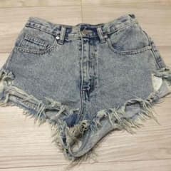 【美品】UNIF ハイウエストデニムショートパンツのサムネイル