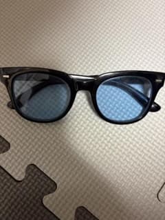 黒のキャットアイサングラスのサムネイル