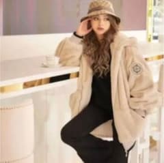 ヤンヤン様専用Ladyファーブルゾンのアウターのサムネイル