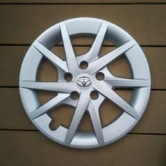 トヨタ プリウスα  16インチ ホイールキャップ １枚～のサムネイル