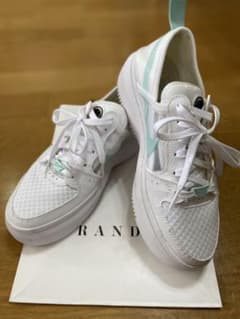 NIKE スニーカーのサムネイル