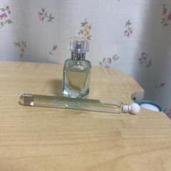非売品　ミニサイズ香水のサムネイル