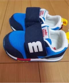 スニーカーのサムネイル