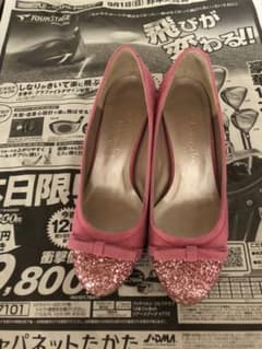 銀座かねまつ　グリッターピンクパンプスのサムネイル