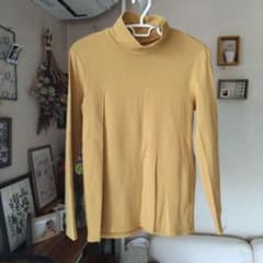 UNIQLO　390マスタードタートルネック Lサイズのサムネイル