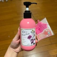 マンダム オイルインボディ240ml＋バスコンフェティ（s レッド）のサムネイル