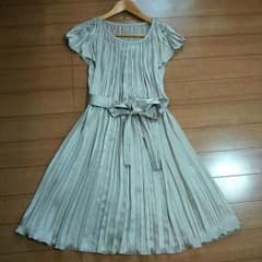 シルク100％の上品なワンピースのサムネイル