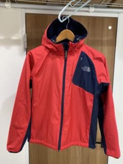 THE NORTH FACE アウタージャケット レッド・ネイビー　レディースのサムネイル
