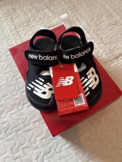NEW New Balance CRSR v1 サンダル ブラック 17.0cmのサムネイル