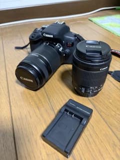 Canon EOS Kiss X8iダブルズームキット デジタル一眼レフカメラのサムネイル