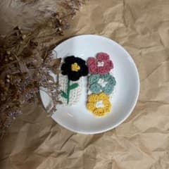 ハンドメイド ニットフラワー ヘアクリップ 2点セットのサムネイル