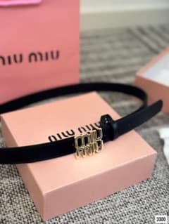 miu miu ミュウミュウ ロゴバックル レザーベルト ブラック 箱付きのサムネイル