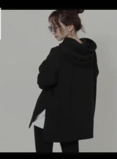 V CUT OVER HOODIE アズールバイマウジーのサムネイル