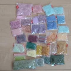 丸小ビーズ　まとめ売りのサムネイル