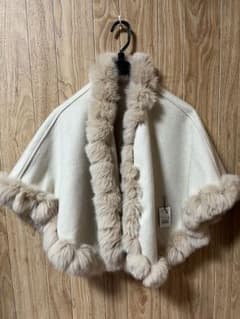 LANVAN アイボリー フォックスファー付きカシミヤケープ LANVAN アイボリー フォックスファー付きカシミヤケープ - メルカリ
