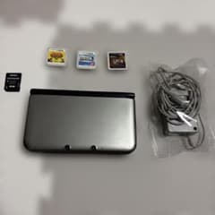 【極美品】ニンテンドー3DS LL グレー 本体SD 充電器付きゲームソフト3本のサムネイル