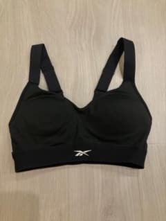 新品未使用　Reebok スポーツブラ 黒のサムネイル