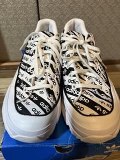 adidas スニーカー ブラック ホワイトのサムネイル