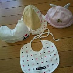 最終値下げ❗☆ 赤ちゃんの 帽子& スタイ セット ♪のサムネイル
