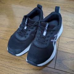 asics キッズスニーカー ブラック 22cm右足は劣化あり左足は数回のみ使用のサムネイル