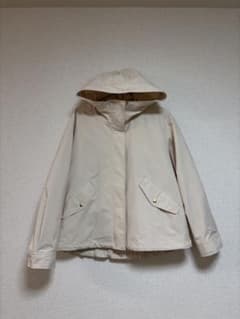 GU マウンテンパーカー　アイボリーベージュのサムネイル