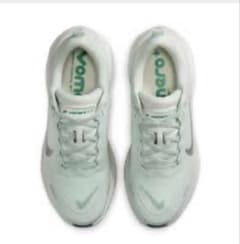 NIKE VOMERO PLUS スニーカーのサムネイル