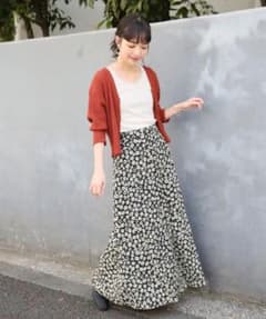 みえ様　ローリーズファーム   スカート　花柄 ハナクルミボタンＡラインスカートのサムネイル