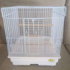ホワイト 鳥かご（止まり木・餌入れ•ブランコはしご付き）のサムネイル
