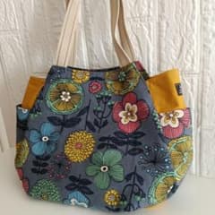 ハンドメイド　チューリップバック　トートバッグ　サイドポケット　北欧のサムネイル